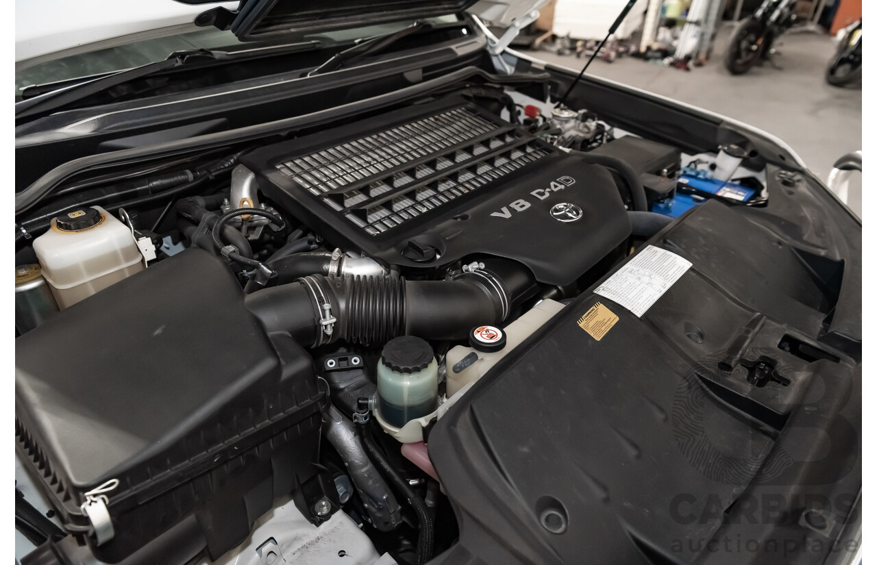 8/2018 Toyota Landcruiser GXL (4x4) VDJ200R MY19 4d Wagon White Turbo Diesel V8 4.5L - 8 Seater