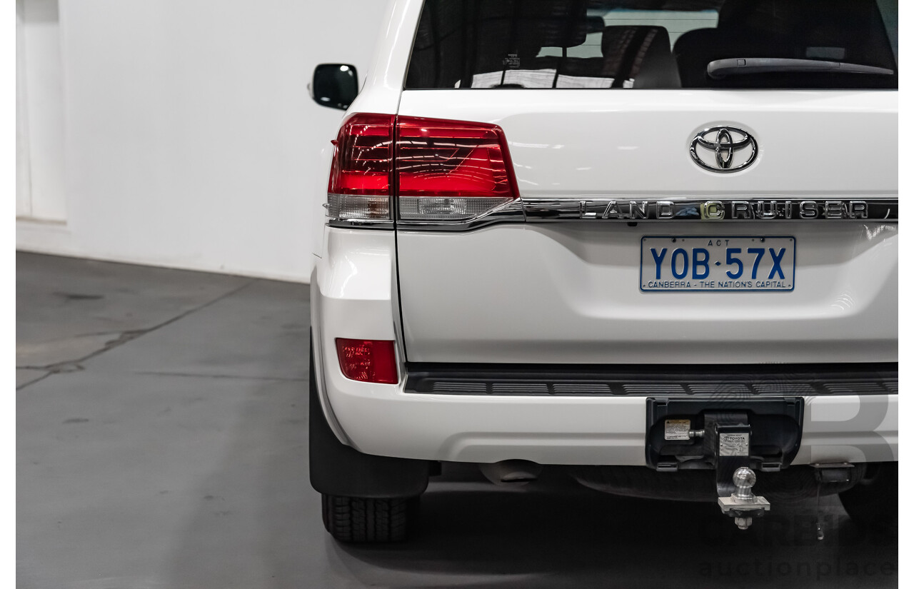 8/2018 Toyota Landcruiser GXL (4x4) VDJ200R MY19 4d Wagon White Turbo Diesel V8 4.5L - 8 Seater
