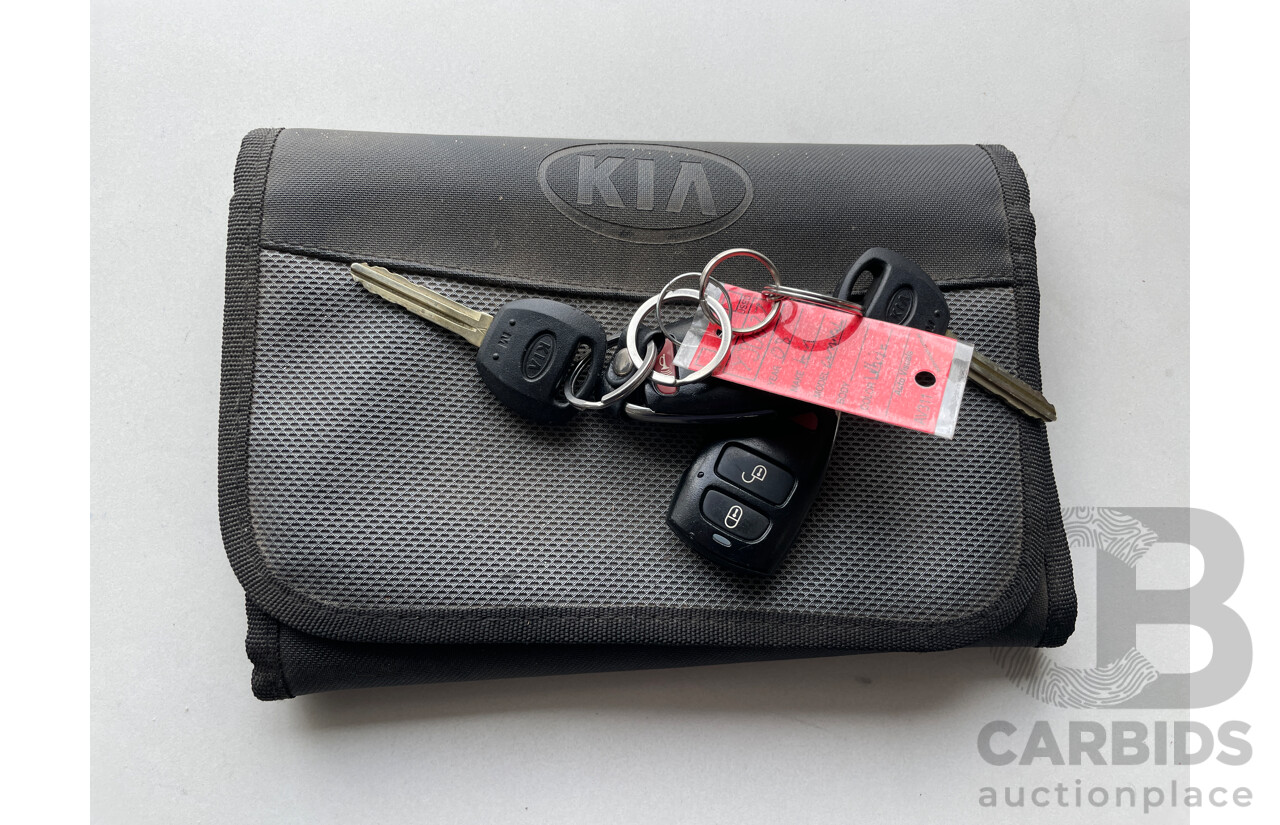 5/2008 Kia Carnival EX VQ 4d Wagon White 2.7L