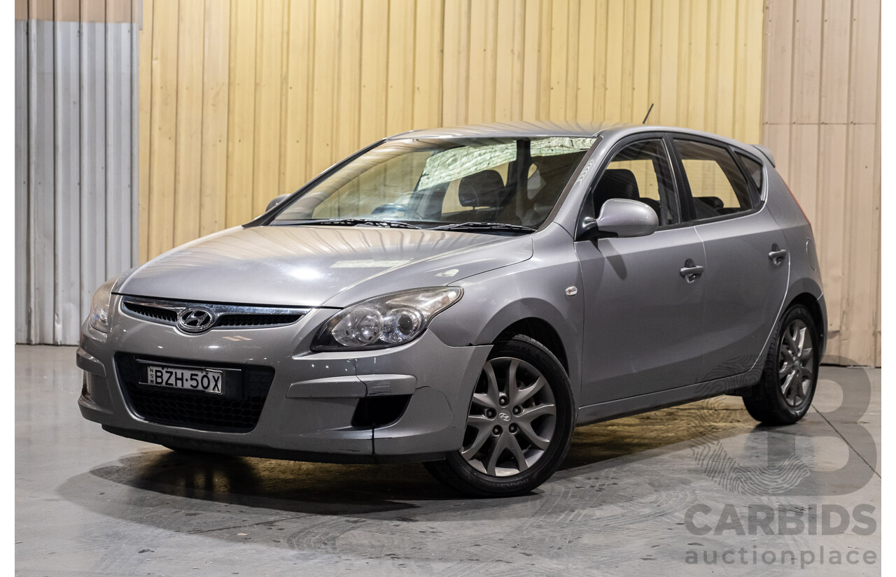 8/2011 Hyundai i30 cw SLX 1.6 CRDi FD MY11 4d Wagon Metallic Grey Turbo Diesel 1.6L