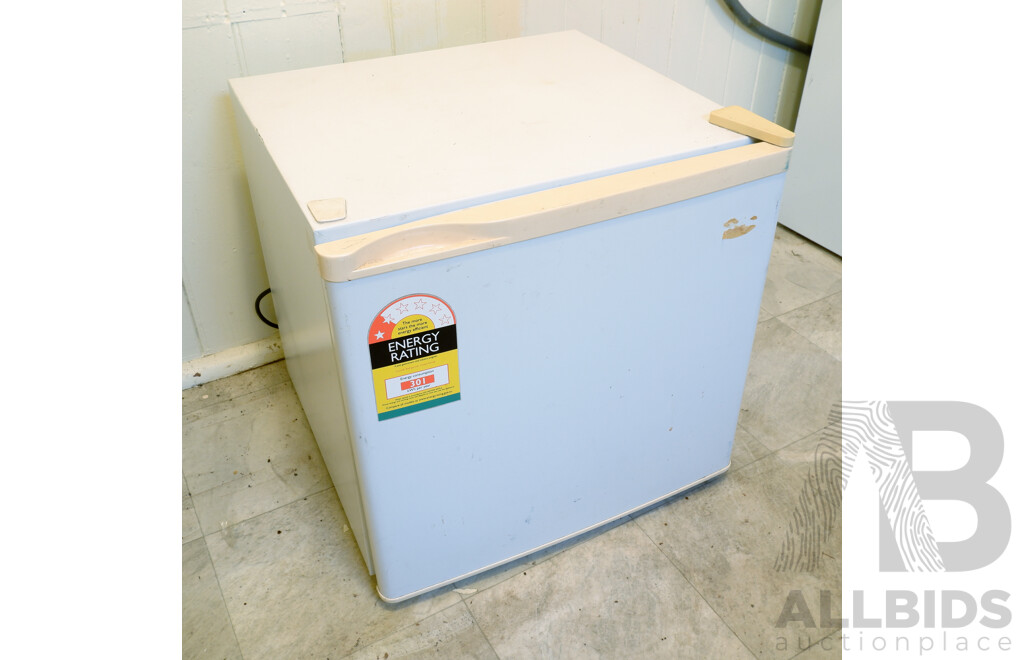 Cascade 50L Refrigerator KR-68