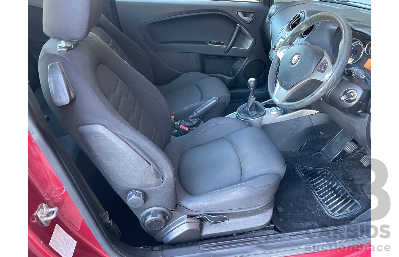 1/2014 Alfa Romeo Mito  3d Hatchback Red .9L