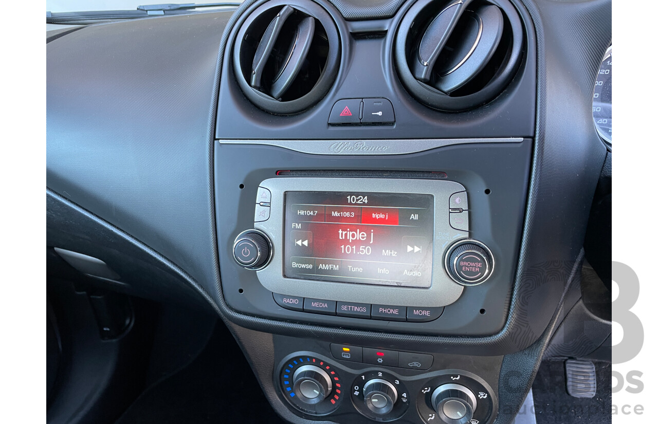 1/2014 Alfa Romeo Mito  3d Hatchback Red .9L