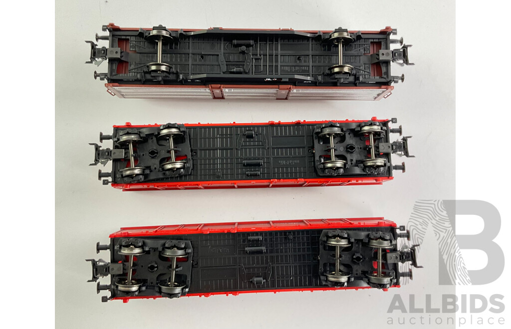 Marklin HO Scale DB Cargo Coal Wagons and Sliding Door Wagon