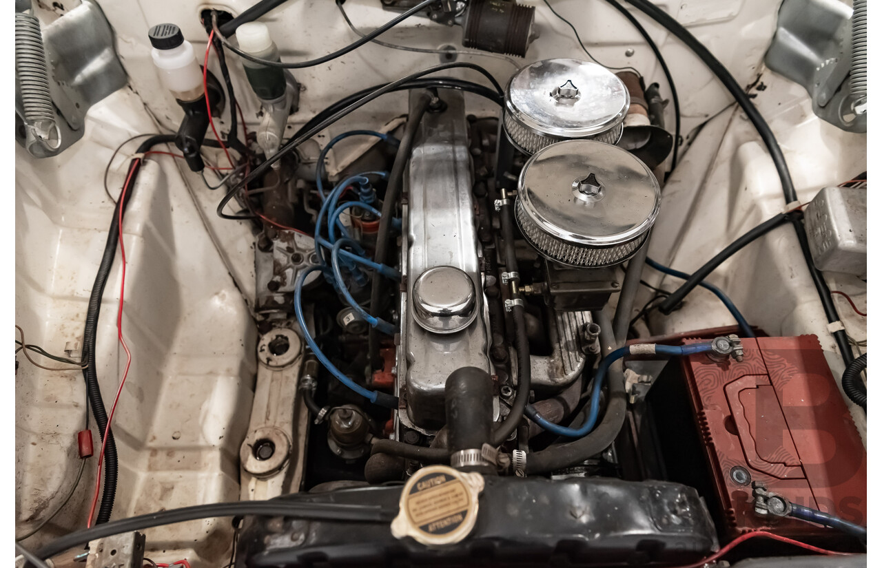 1/1958 Holden FC Special 4d Sedan India Ivory / Red 202ci