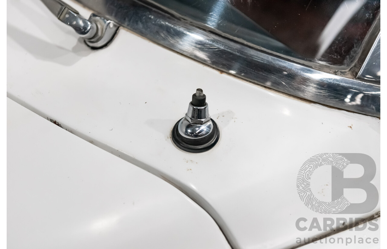 1/1958 Holden FC Special 4d Sedan India Ivory / Red 202ci