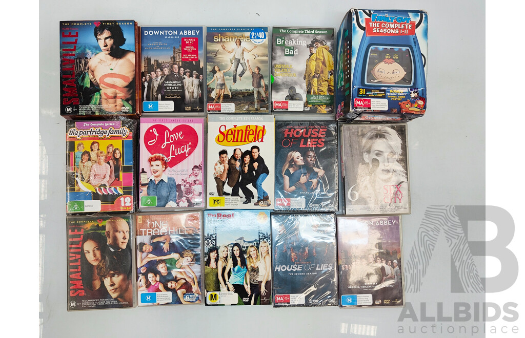 Huge Lot of ~1000 DVDs and Video Games Including Lord of the Rings, Harry Potter, Bourne Legacy and Many More