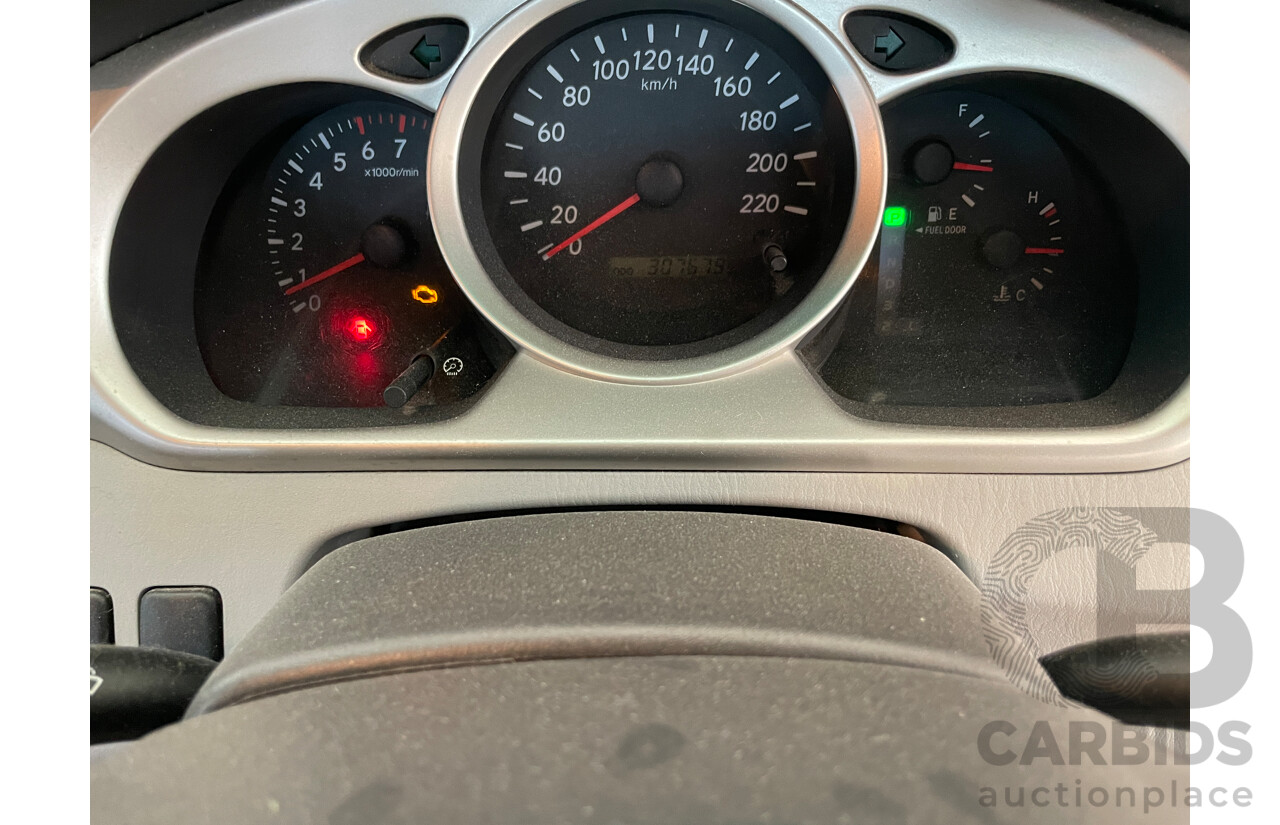 1/2005 Toyota Kluger CV (4x4) MCU28R 4d Wagon White 3.3L