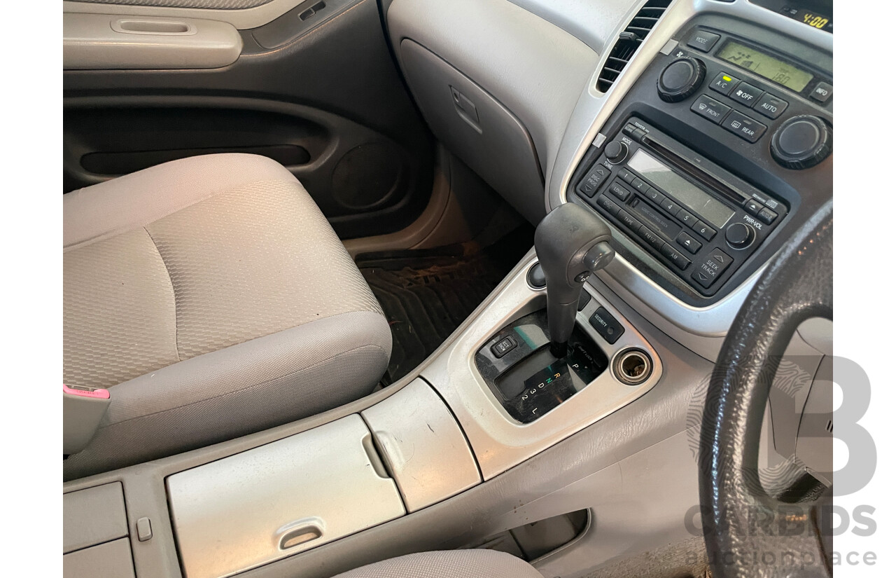 1/2005 Toyota Kluger CV (4x4) MCU28R 4d Wagon White 3.3L