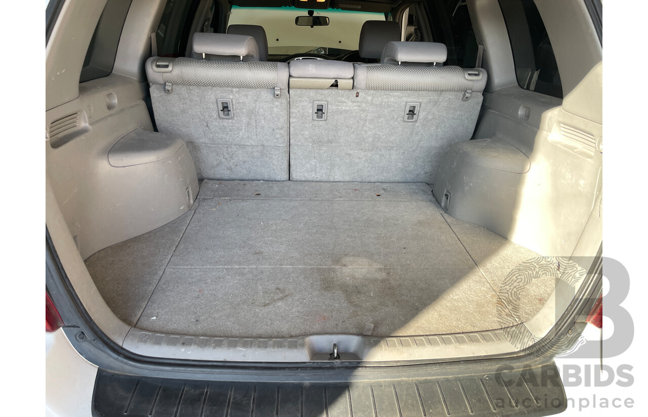 1/2005 Toyota Kluger CV (4x4) MCU28R 4d Wagon White 3.3L