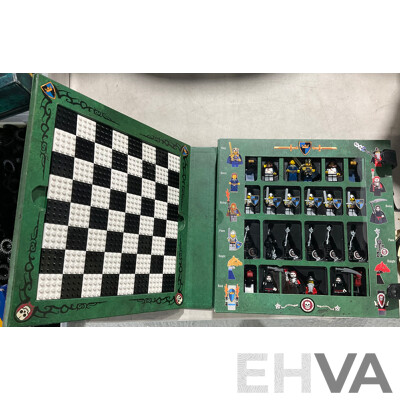 Lego Minifigures Castle Chess Set in Original Board Case