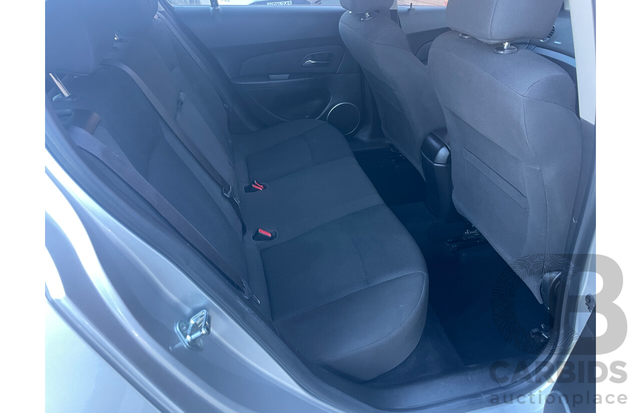 5/2013 Holden Cruze CD Equipe JH MY13 5d Hatchback Silver 1.8L