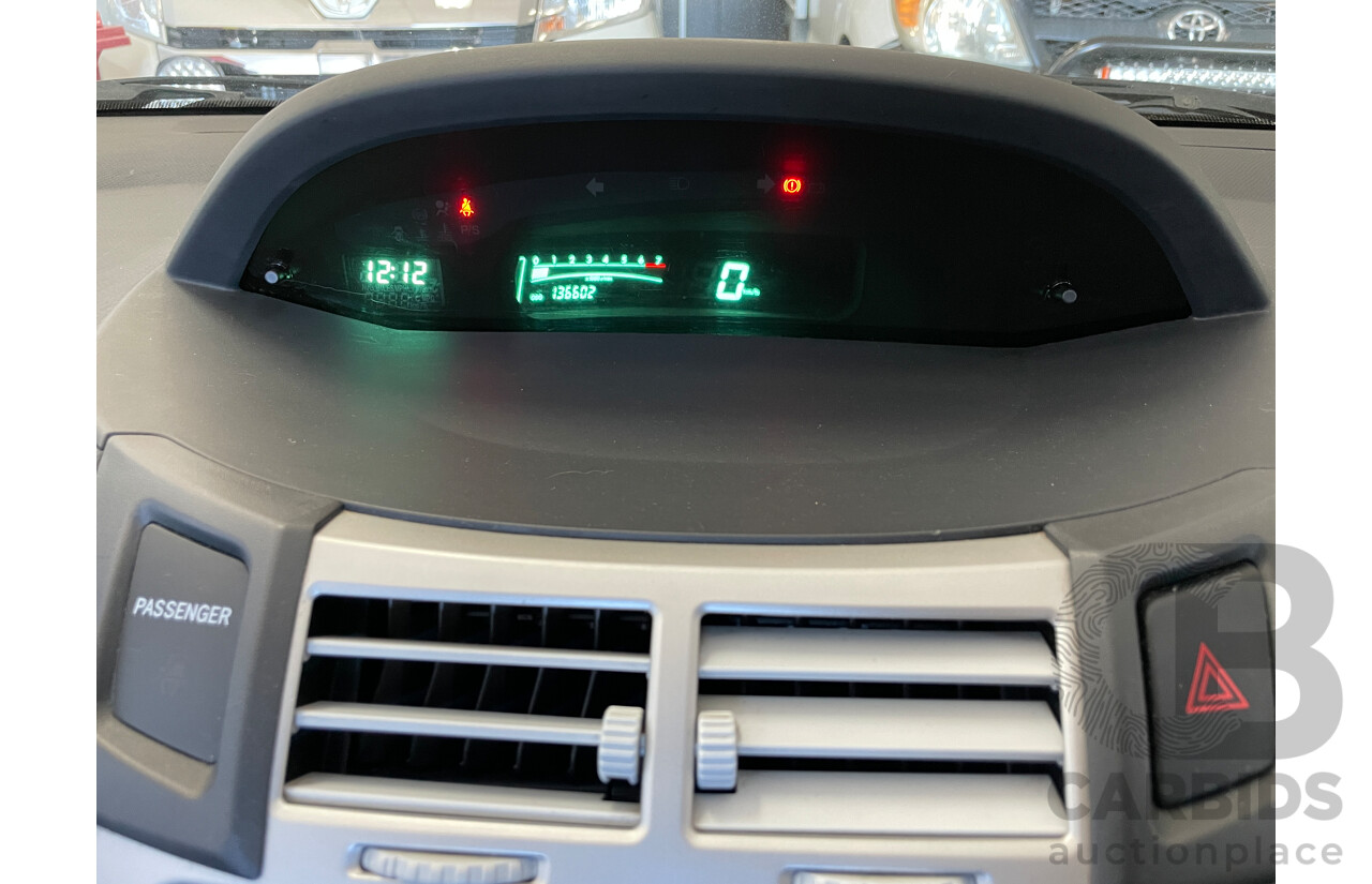 11/2005 Toyota Yaris YR NCP90R 3d Hatchback Blue 1.3L