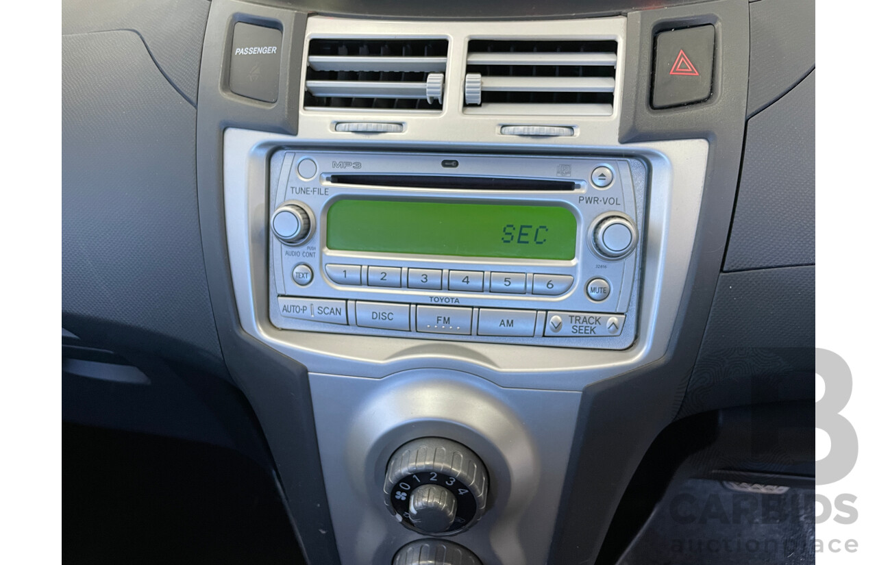 11/2005 Toyota Yaris YR NCP90R 3d Hatchback Blue 1.3L