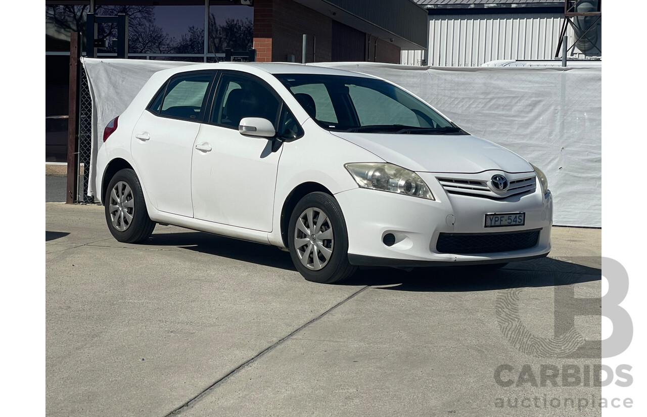 11/2009 Toyota Corolla Ascent ZRE152R MY09 5d Hatchback White 1.8L