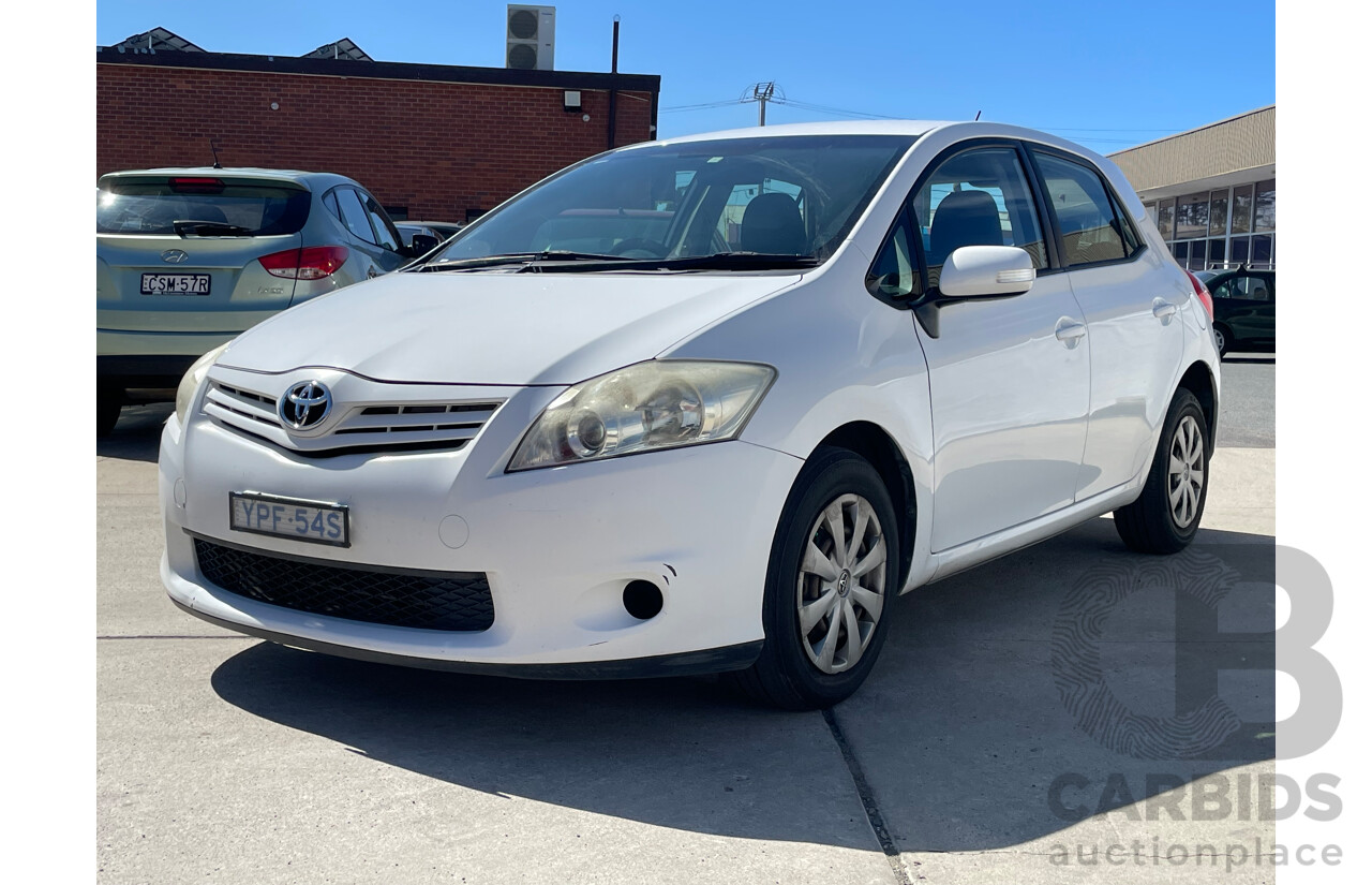 11/2009 Toyota Corolla Ascent ZRE152R MY09 5d Hatchback White 1.8L