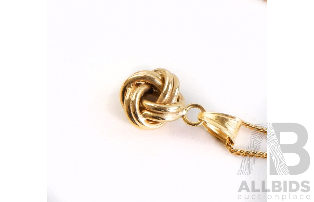 9ct Yellow Gold Twisted Ball Pendant on Display Chain