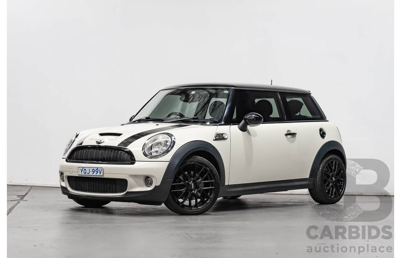 8/2009 Mini Cooper S R56 2d Hatchback White Turbo 1.6L