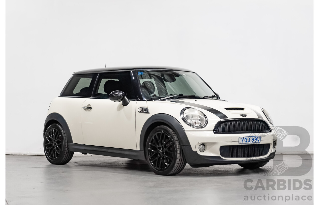 8/2009 Mini Cooper S R56 2d Hatchback White Turbo 1.6L