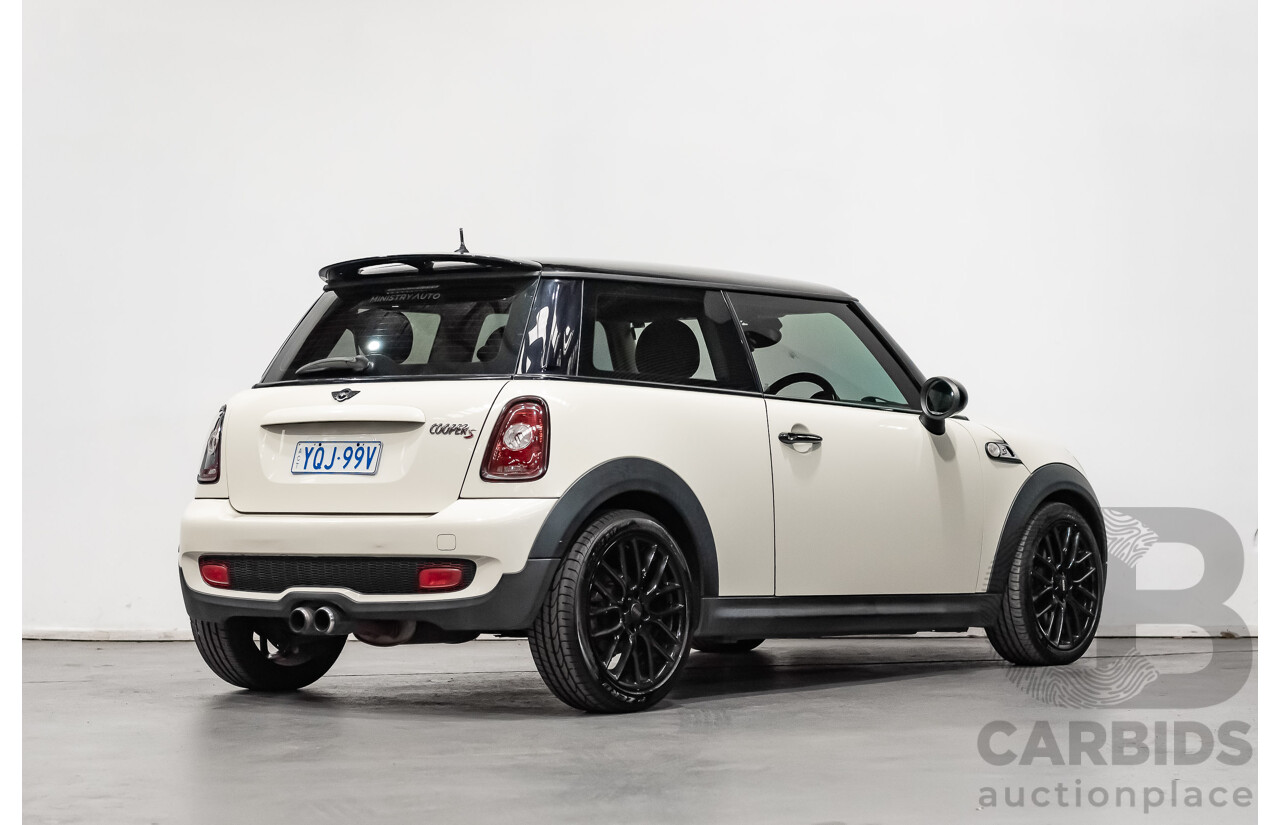 8/2009 Mini Cooper S R56 2d Hatchback White Turbo 1.6L