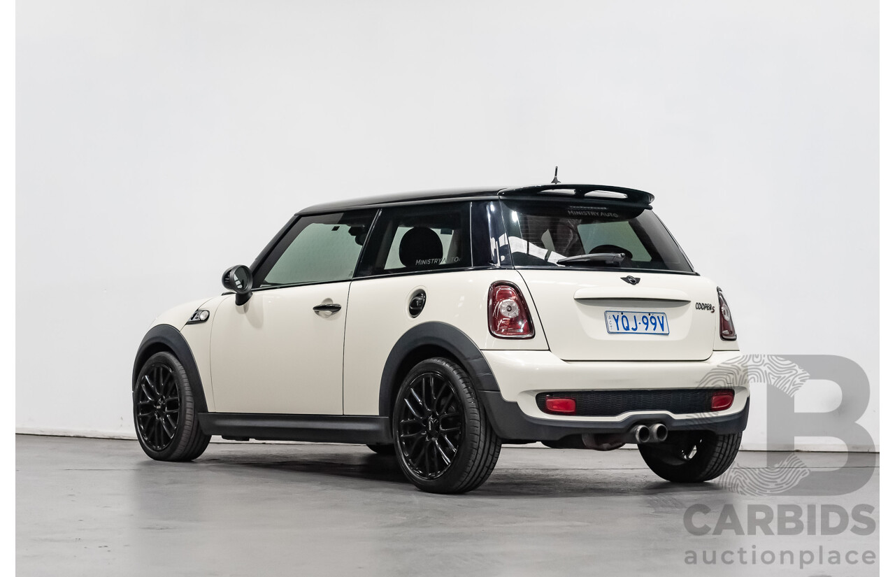 8/2009 Mini Cooper S R56 2d Hatchback White Turbo 1.6L