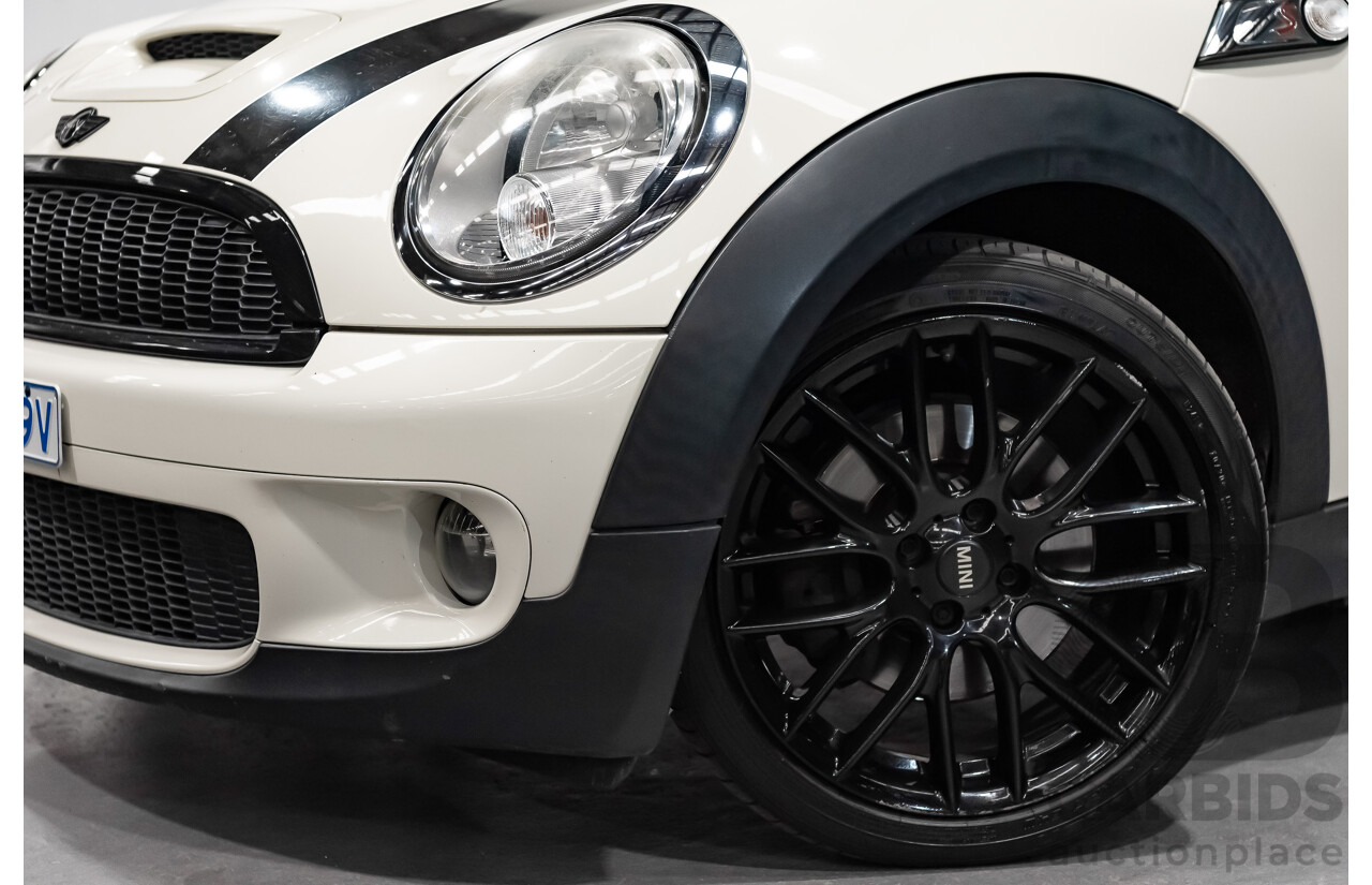 8/2009 Mini Cooper S R56 2d Hatchback White Turbo 1.6L