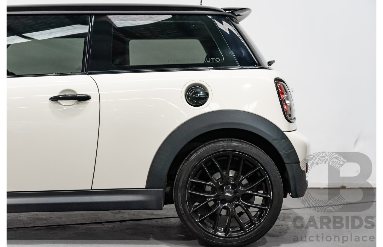 8/2009 Mini Cooper S R56 2d Hatchback White Turbo 1.6L