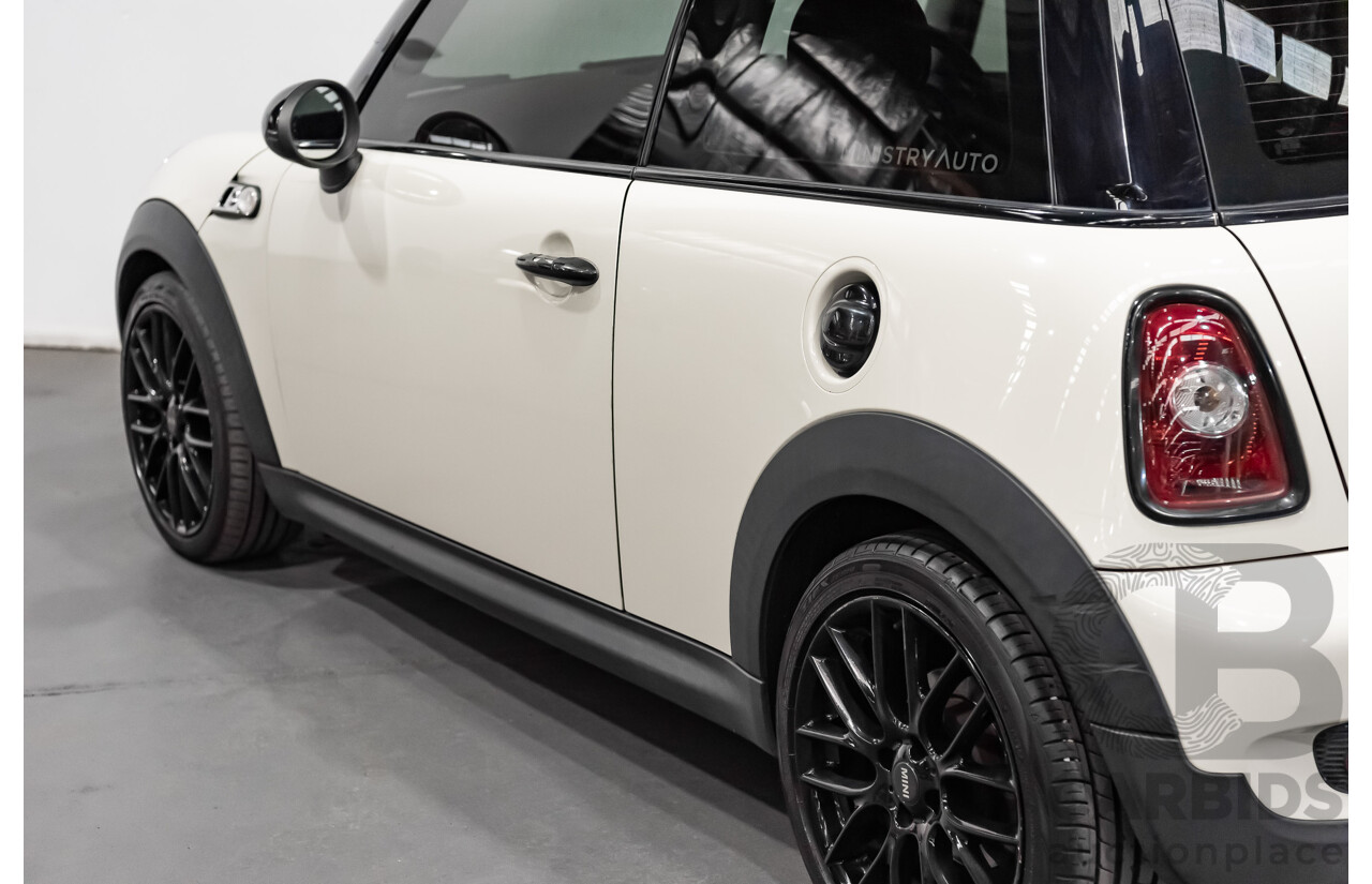 8/2009 Mini Cooper S R56 2d Hatchback White Turbo 1.6L