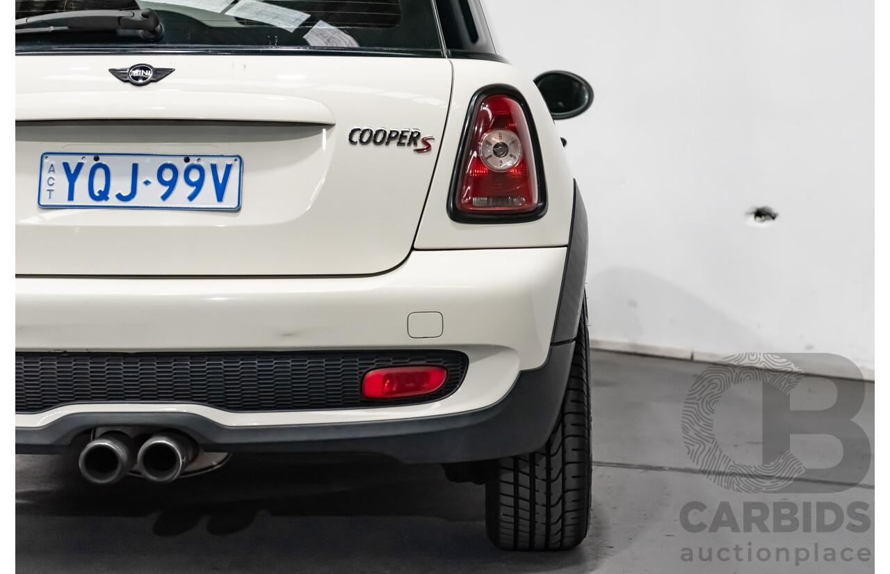 8/2009 Mini Cooper S R56 2d Hatchback White Turbo 1.6L
