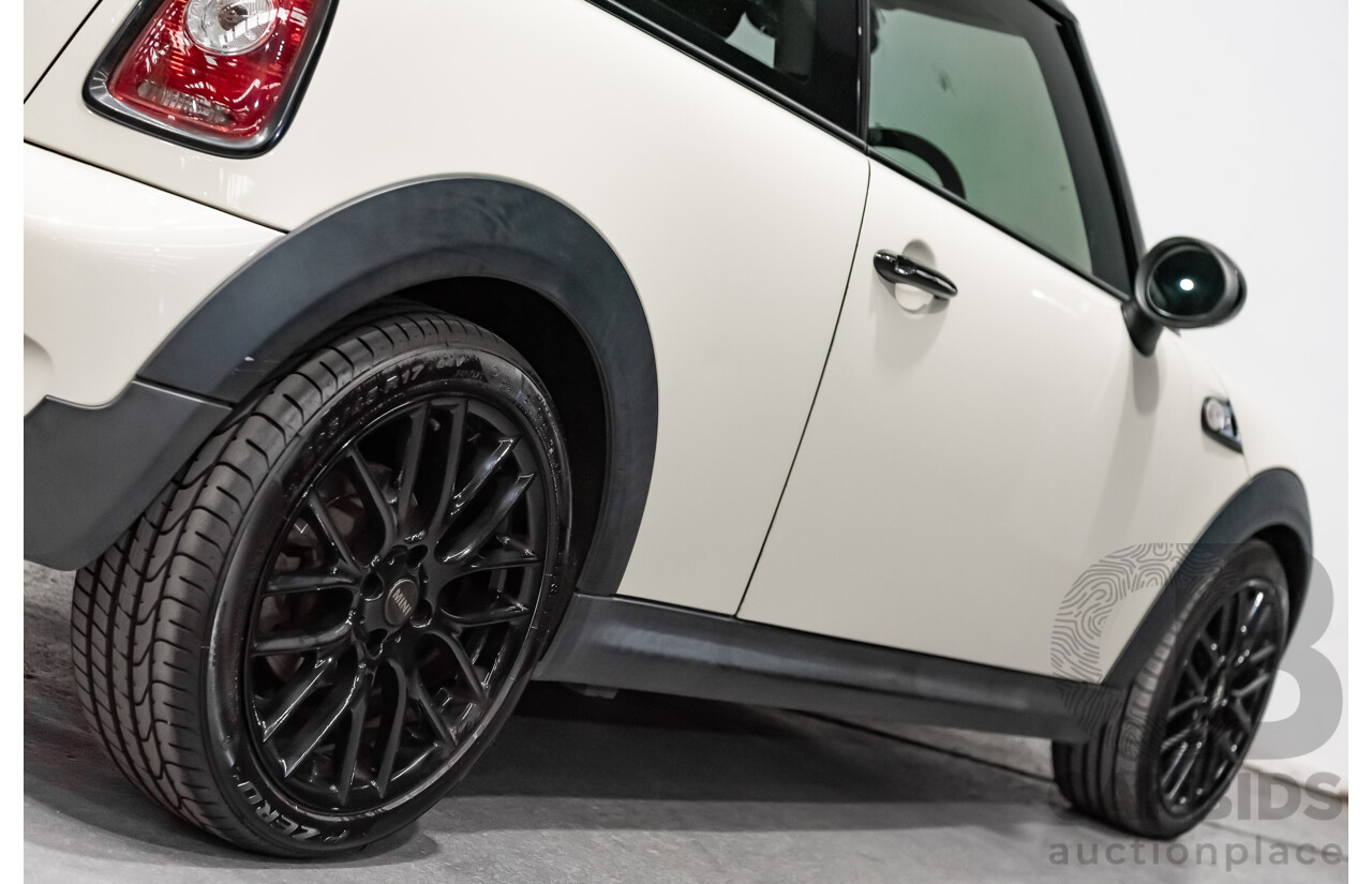 8/2009 Mini Cooper S R56 2d Hatchback White Turbo 1.6L