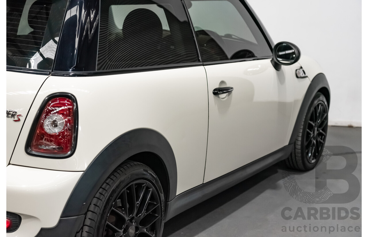 8/2009 Mini Cooper S R56 2d Hatchback White Turbo 1.6L