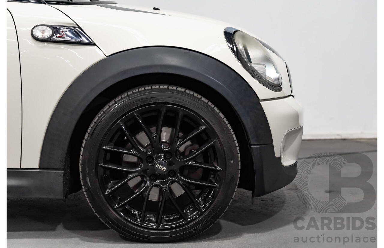 8/2009 Mini Cooper S R56 2d Hatchback White Turbo 1.6L