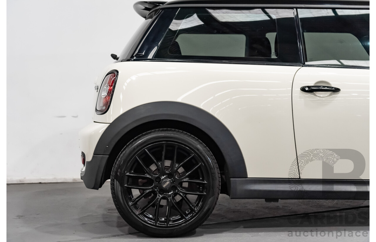 8/2009 Mini Cooper S R56 2d Hatchback White Turbo 1.6L