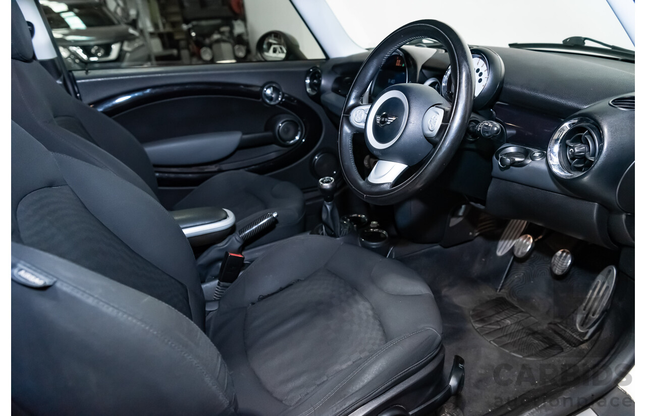 8/2009 Mini Cooper S R56 2d Hatchback White Turbo 1.6L