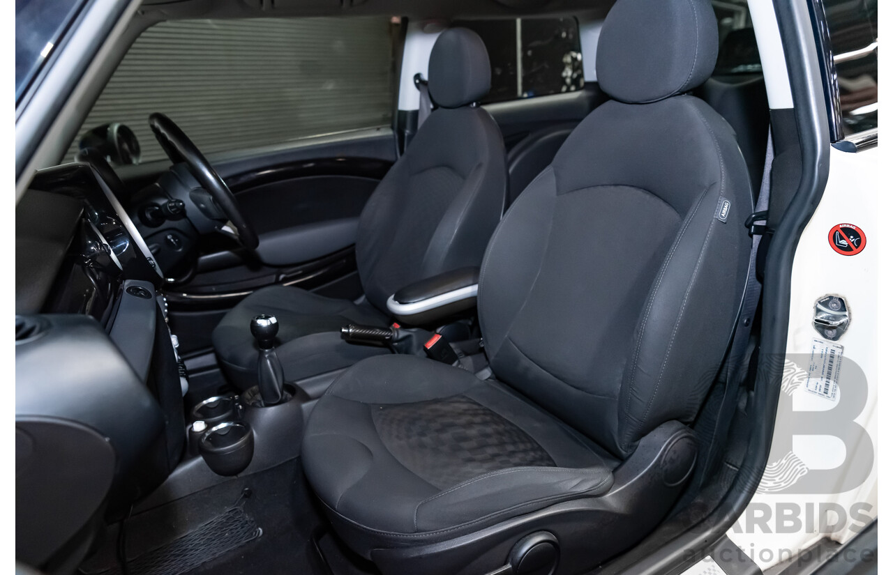 8/2009 Mini Cooper S R56 2d Hatchback White Turbo 1.6L