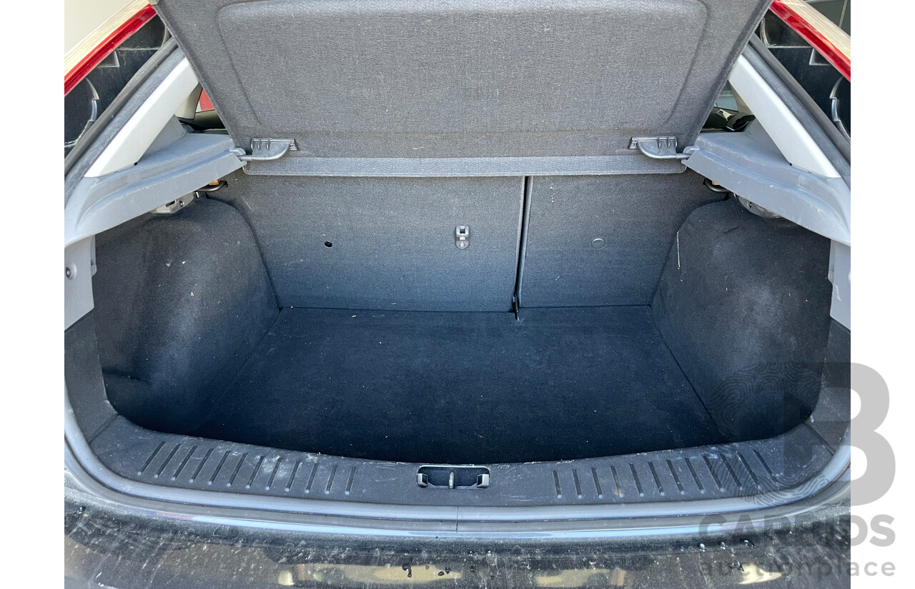 8/2010 Ford Focus CL LV 5d Hatchback Black 2.0L