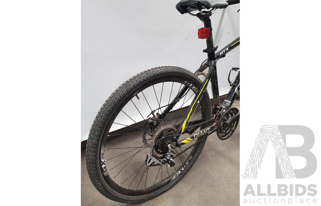 Giant ATX 27.5 10-Speed Mountain Bike