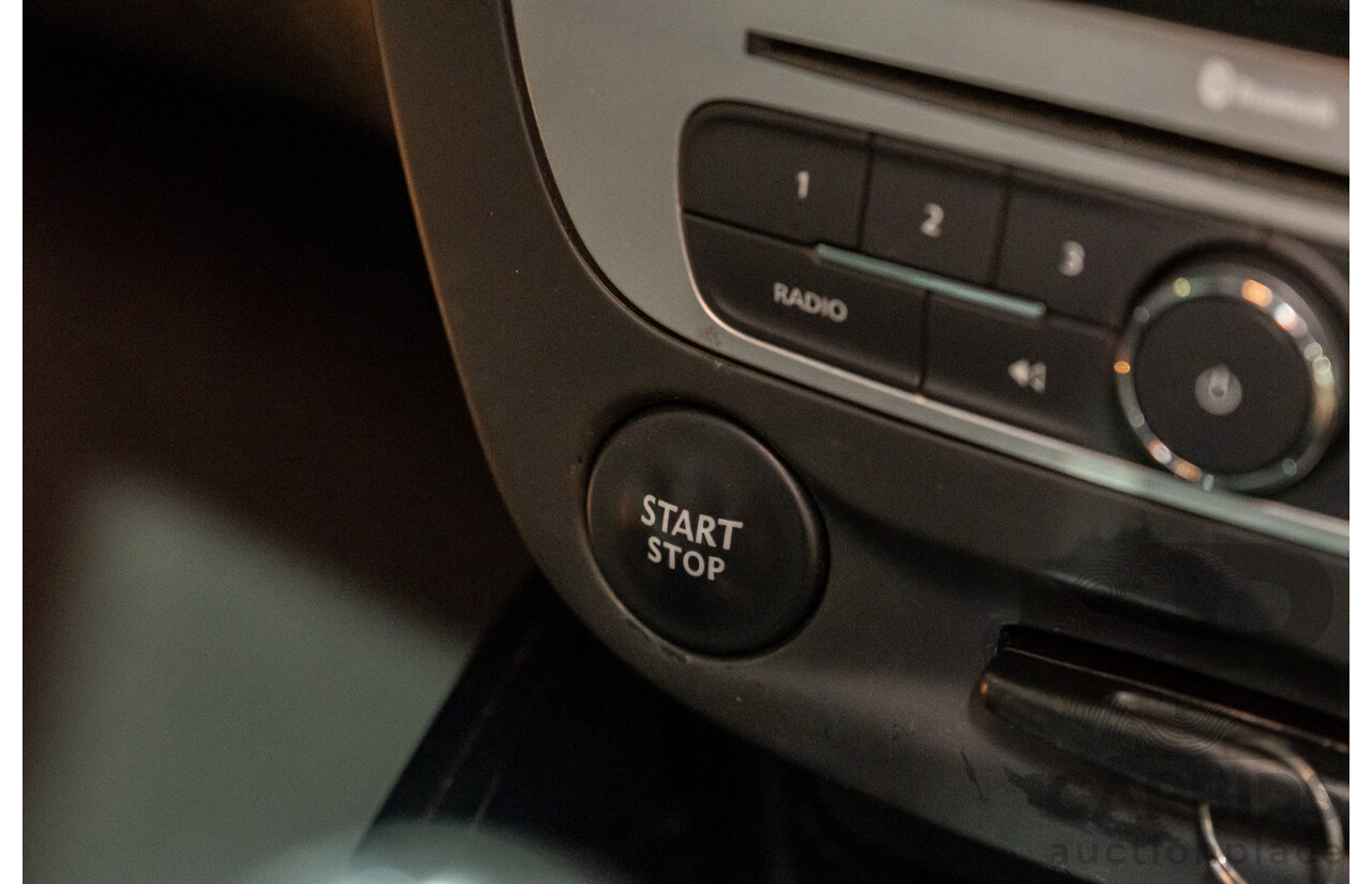 7/2016 Renault Megane RS 265 CUP Phase 2 X95 3d Hatchback White Turbo 2.0L