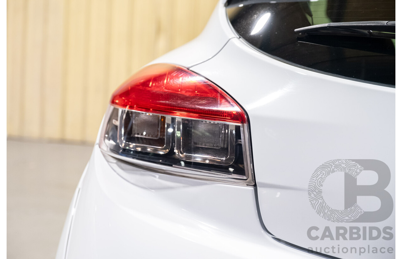 7/2016 Renault Megane RS 265 CUP Phase 2 X95 3d Hatchback White Turbo 2.0L