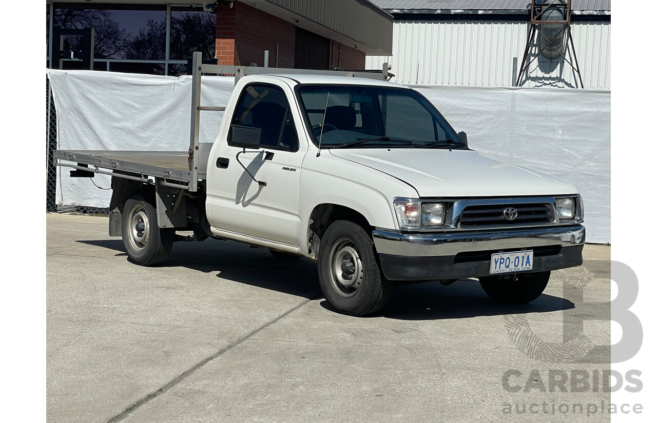 4/1999 Toyota Hilux SR5 RZN149R Dual Cab P/Up White / Silver Or Chrome 2.7L