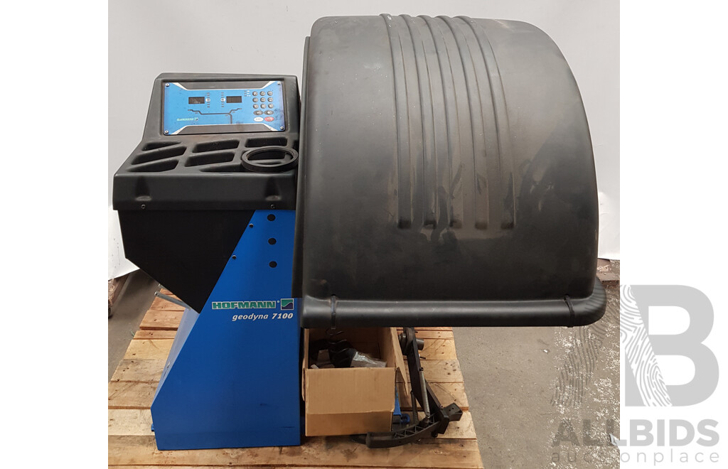 Hoffman Geodyna 7100 Wheel Balancer with Digital Display