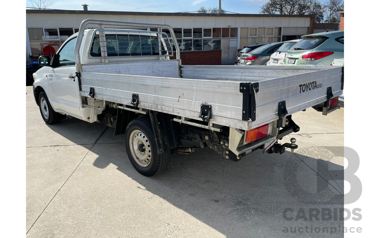 7/2014 Toyota Hilux Workmate TGN16R MY14 C/Chas White 2.7L