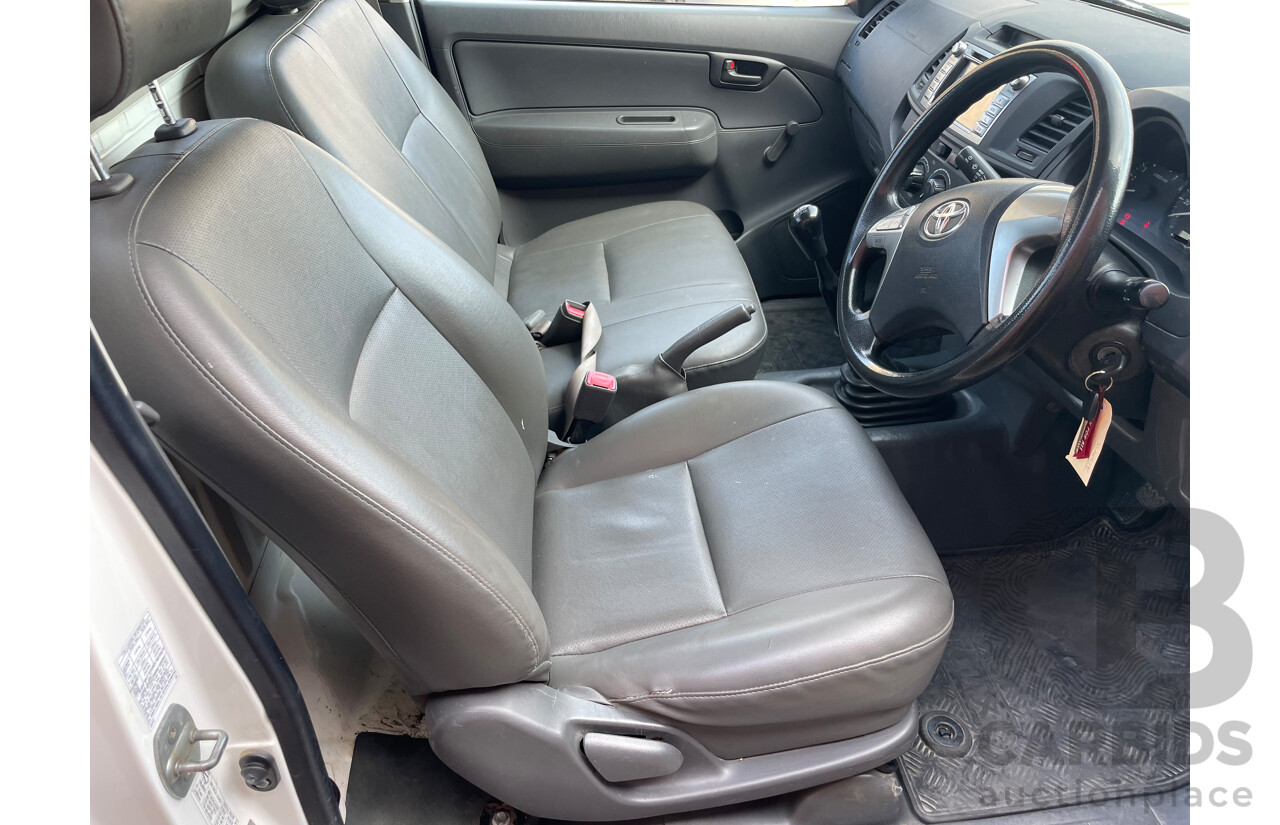 7/2014 Toyota Hilux Workmate TGN16R MY14 C/Chas White 2.7L