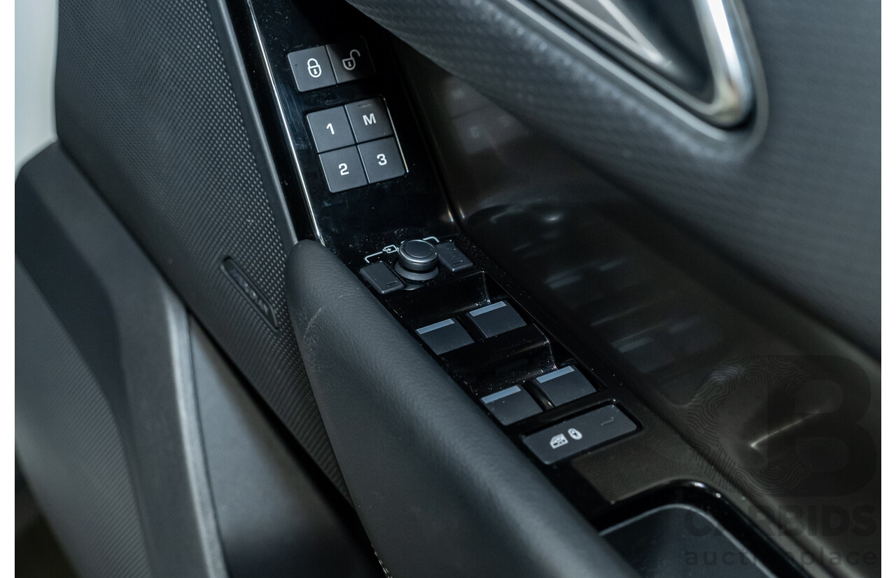 09/2017 Land Rover Range Rover Velar D180 (AWD) L560 MY18 5d Wagon Polaris White Turbo Diesel 2.0L