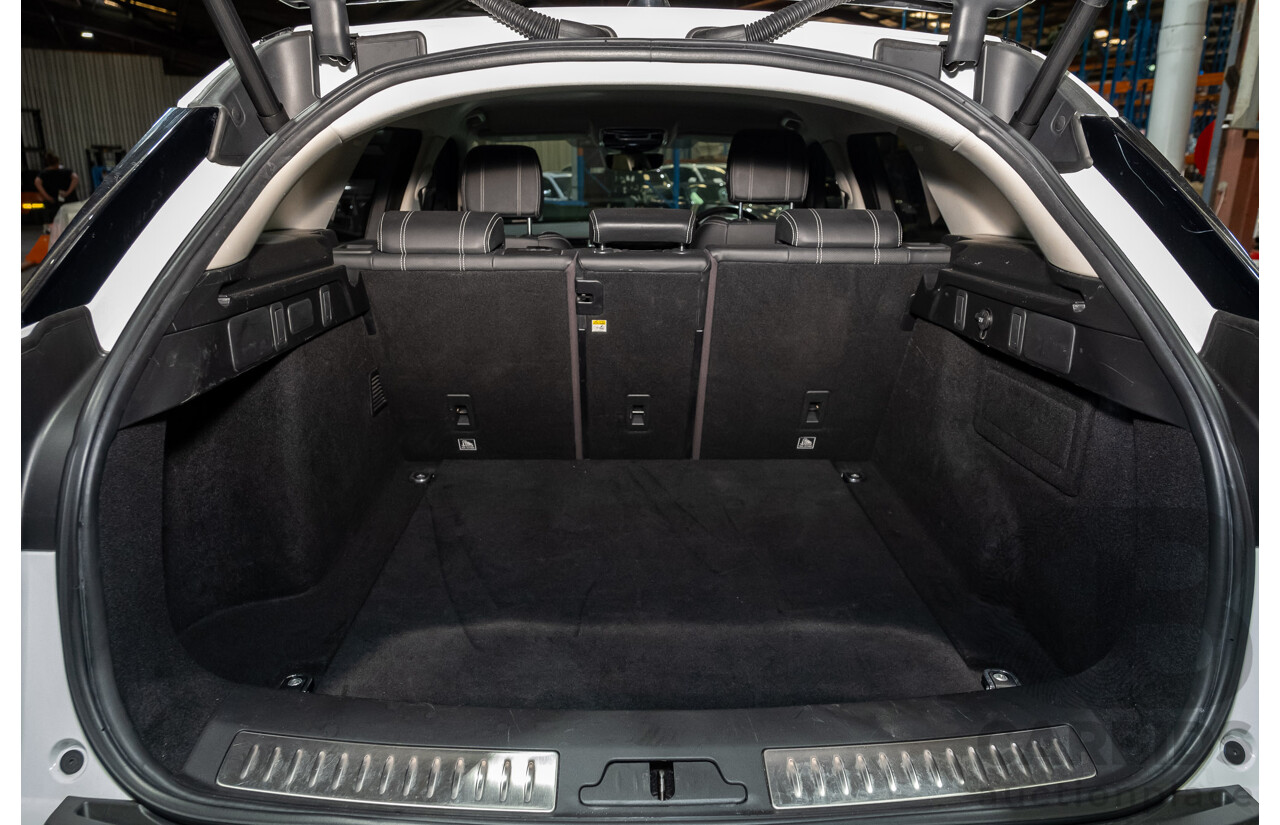 09/2017 Land Rover Range Rover Velar D180 (AWD) L560 MY18 5d Wagon Polaris White Turbo Diesel 2.0L