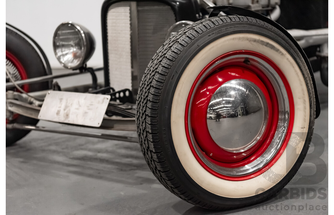 01/1923 Ford T-Bucket Hot Rod Soft Top 235ci I6