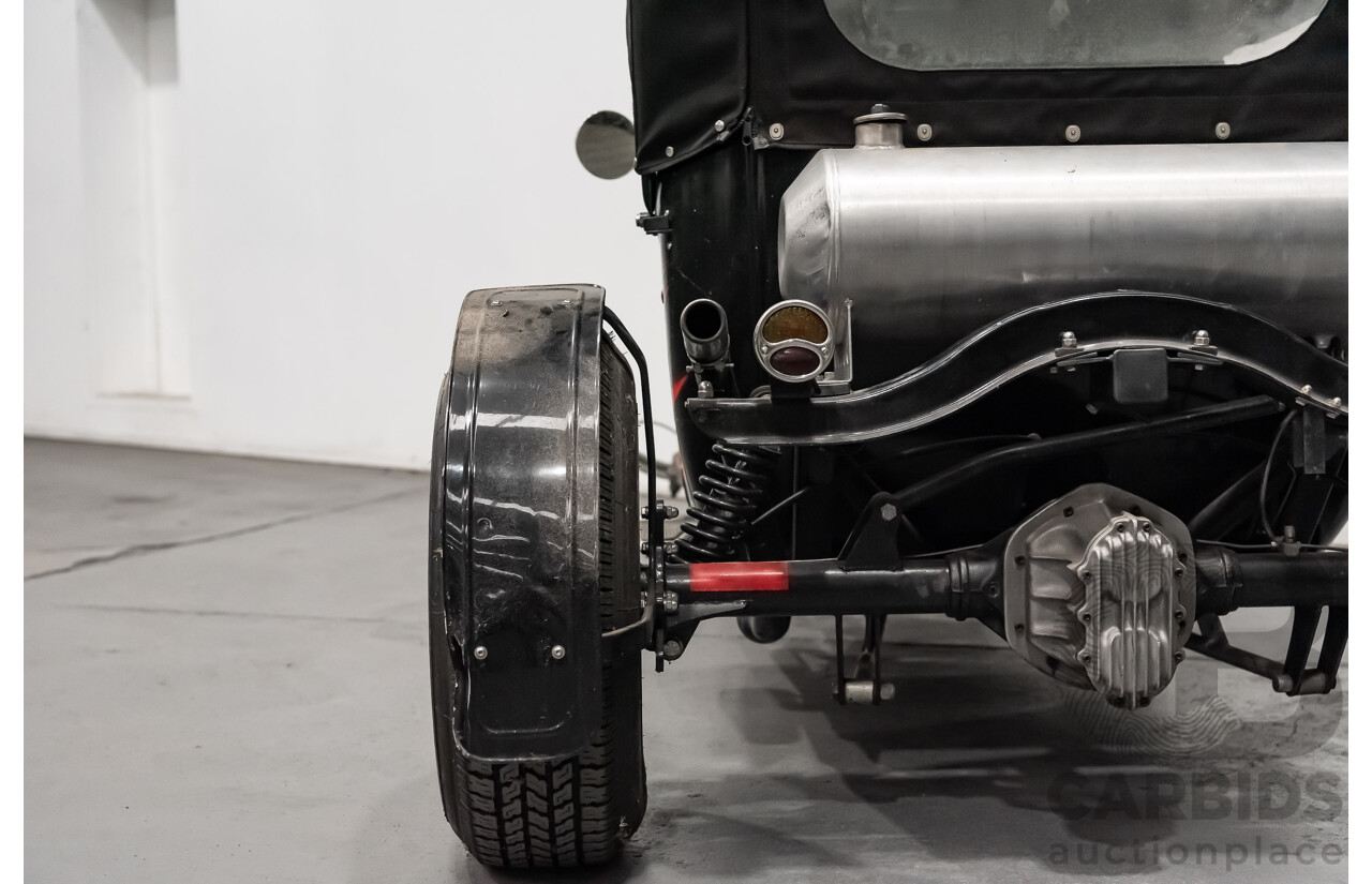 01/1923 Ford T-Bucket Hot Rod Soft Top 235ci I6