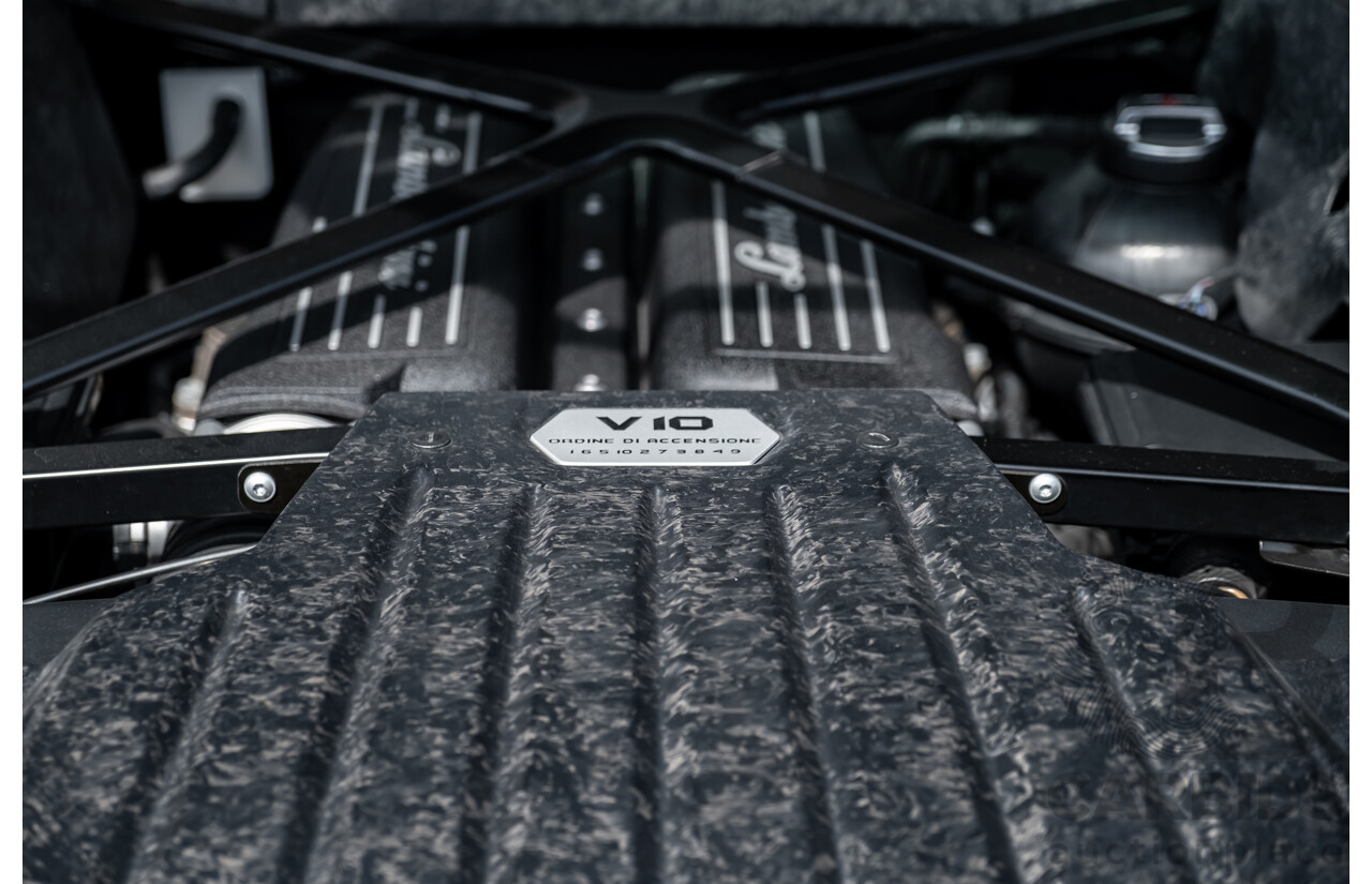 9/2015 Lamborghini Huracan LP 610-4 (AWD) 724 2d Coupe Grigio Nimbus Silver Metallic V10 5.2L