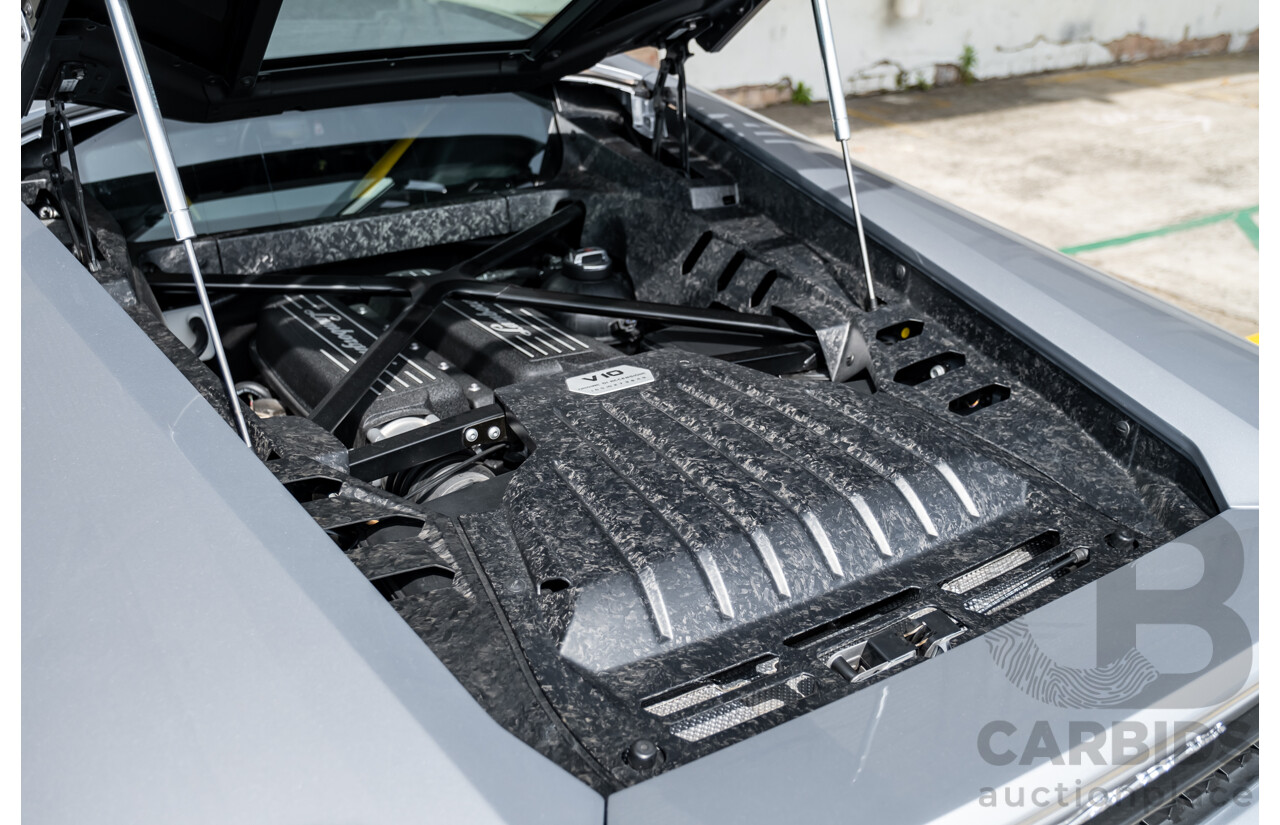 9/2015 Lamborghini Huracan LP 610-4 (AWD) 724 2d Coupe Grigio Nimbus Silver Metallic V10 5.2L