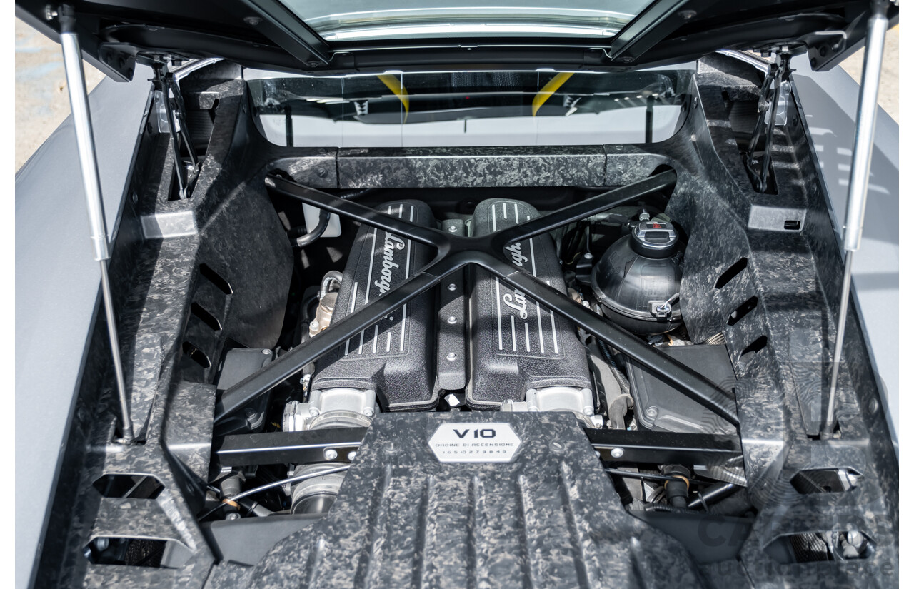 9/2015 Lamborghini Huracan LP 610-4 (AWD) 724 2d Coupe Grigio Nimbus Silver Metallic V10 5.2L